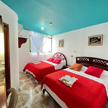 Hostal Brisas Del Mar Puerto Villamil Exterior photo