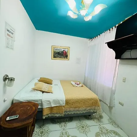 Hostal Brisas Del Mar Puerto Villamil Exterior photo